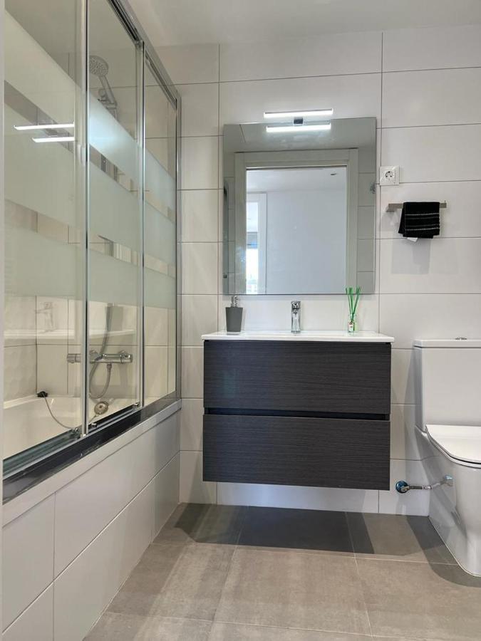 Confortable Habitacion Doble - 2 圣阿德里安-德贝索斯 外观 照片
