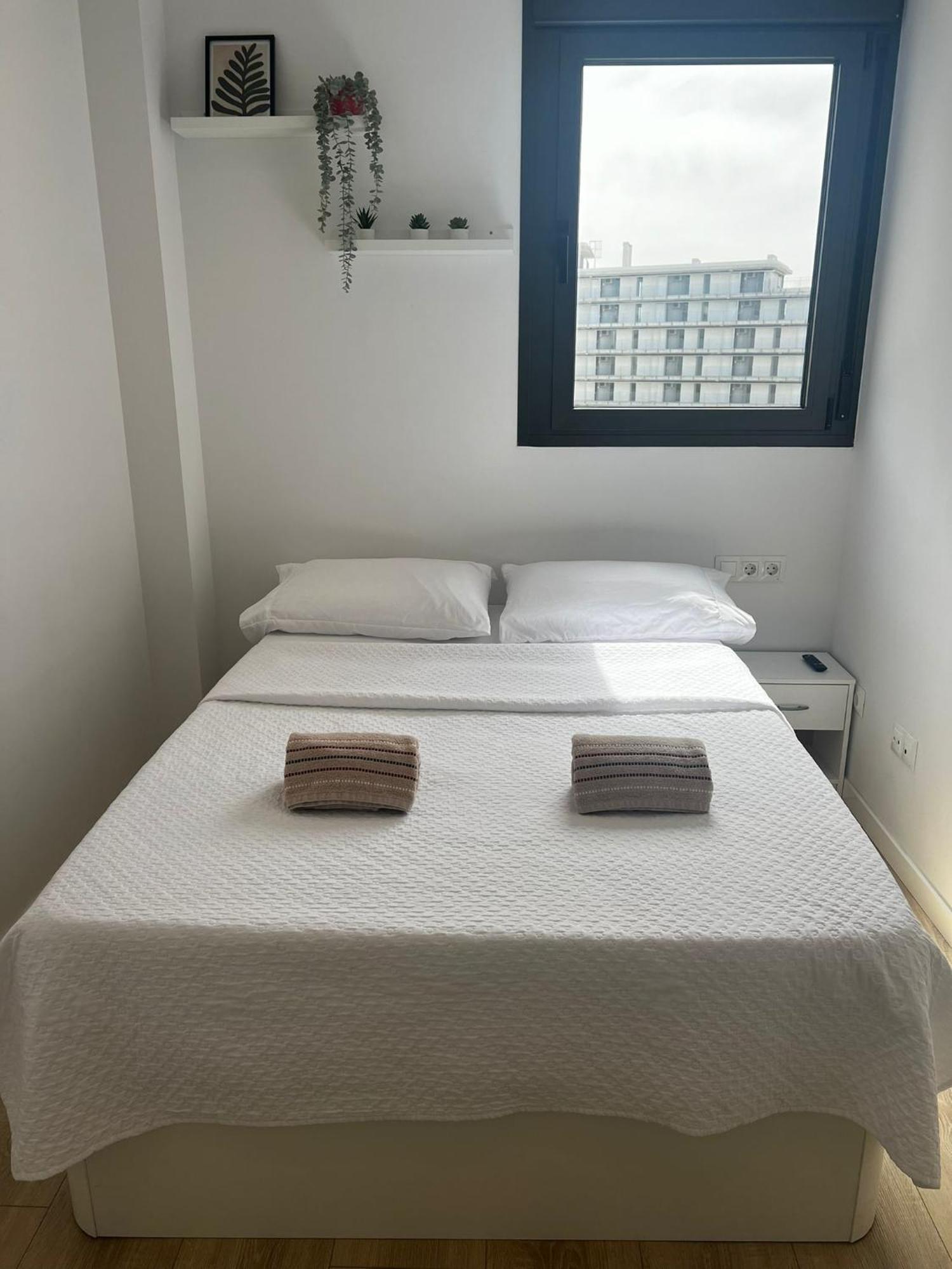 Confortable Habitacion Doble - 2 圣阿德里安-德贝索斯 外观 照片
