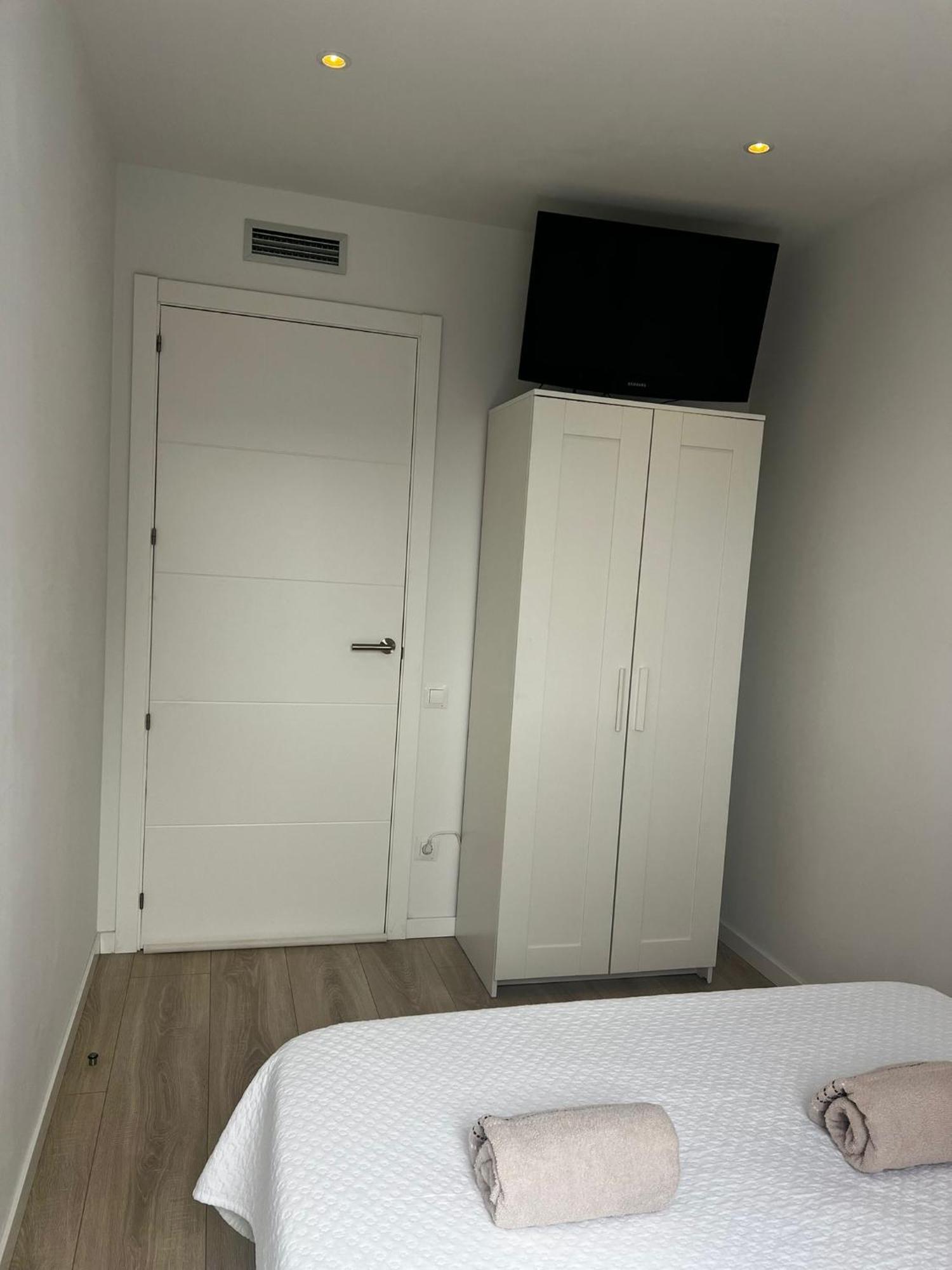 Confortable Habitacion Doble - 2 圣阿德里安-德贝索斯 外观 照片